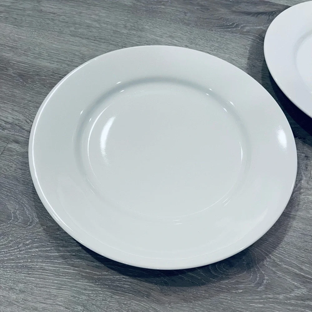 🍽️ Two Crate&Barrel 10.5 inch white dinner plates 🍽️